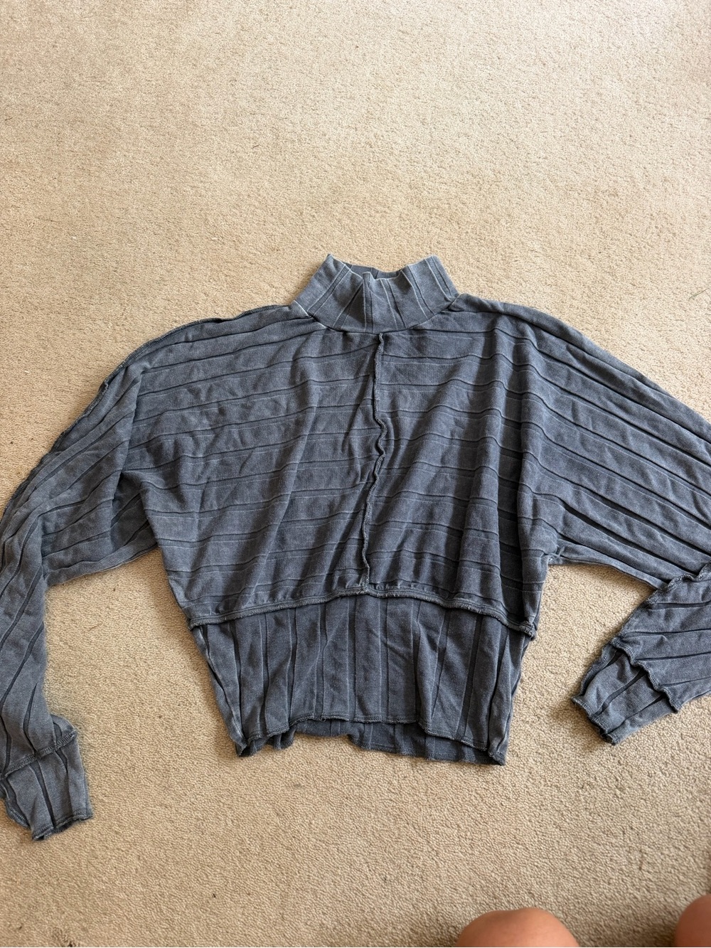 UO Gray Ribbed Mock Neck Cropped Top